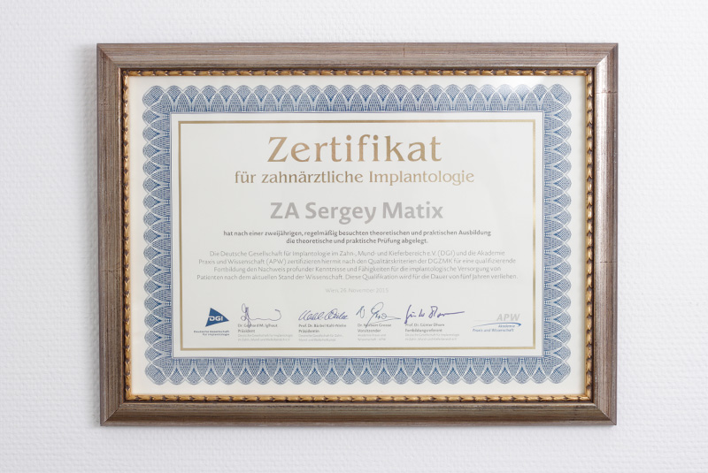 Zertifikat für zahnärztliche Implantologie